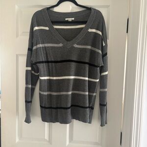 American Eagle Outfitters Gray and White Knit Sweater